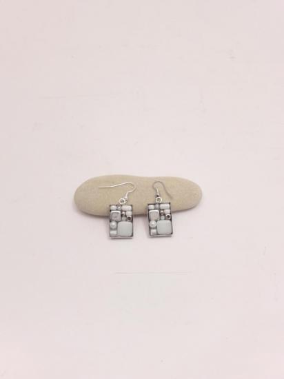 Boucle d'oreille blanche en millefiori et émaux de verre