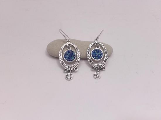 Boucle d'oreille bleue en millefiori et perles de verre