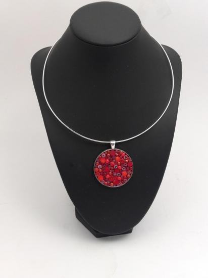 Pendentif rouge en millefiori et perles de verre